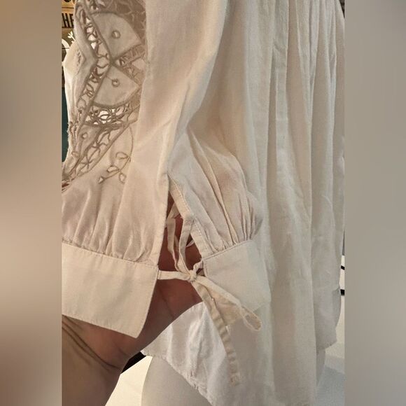 Old Navy Split Neck Eyelet Sleeve Top NWOT - Picture 9 of 12